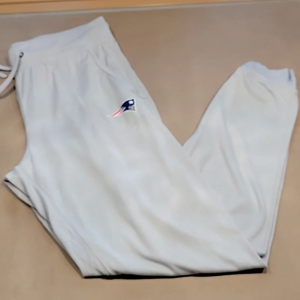 Under Armour + NFL New England Patriots Size M Light Gray Joggers / Lounge Pants